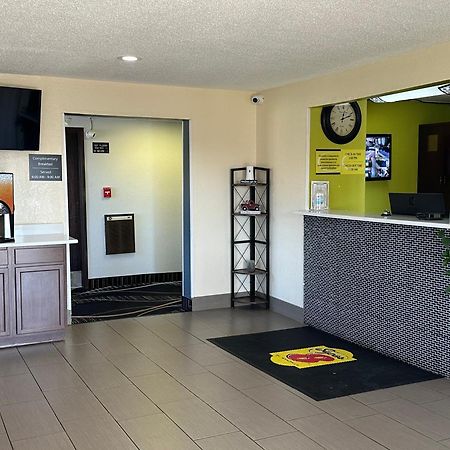 法姆维尔温德姆速8酒店 外观 照片
